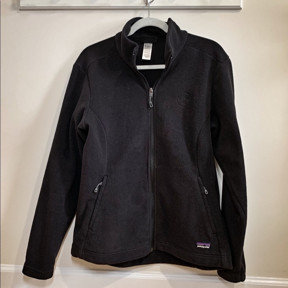 Black Patagonia synchilla fleece jacket